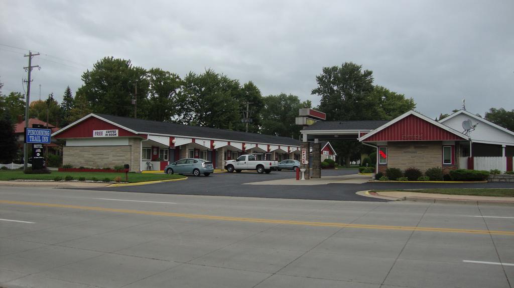 Pinconning Trail Inn Motel Bagian luar foto