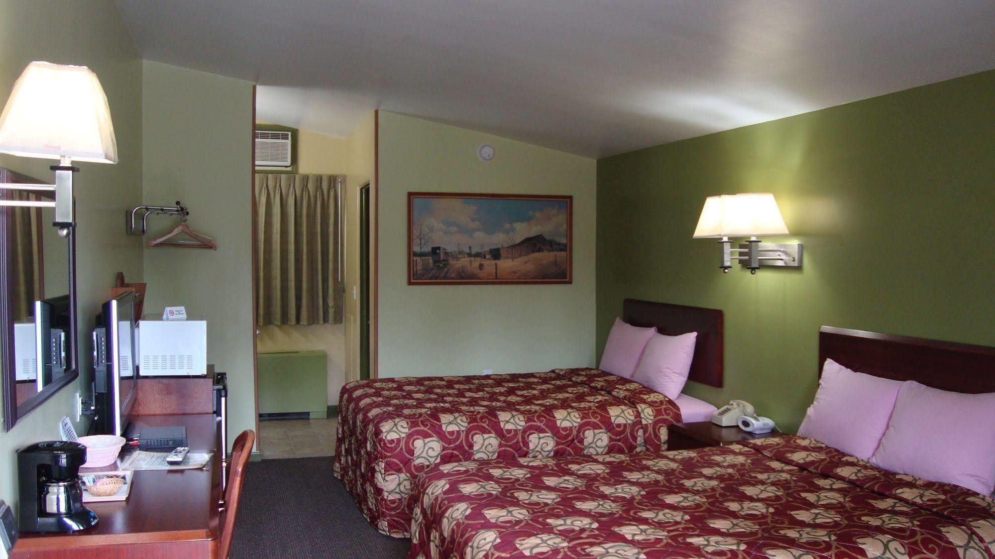 Pinconning Trail Inn Motel Bagian luar foto