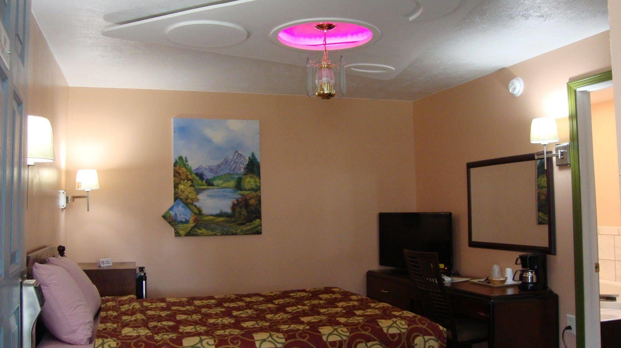 Pinconning Trail Inn Motel Bagian luar foto