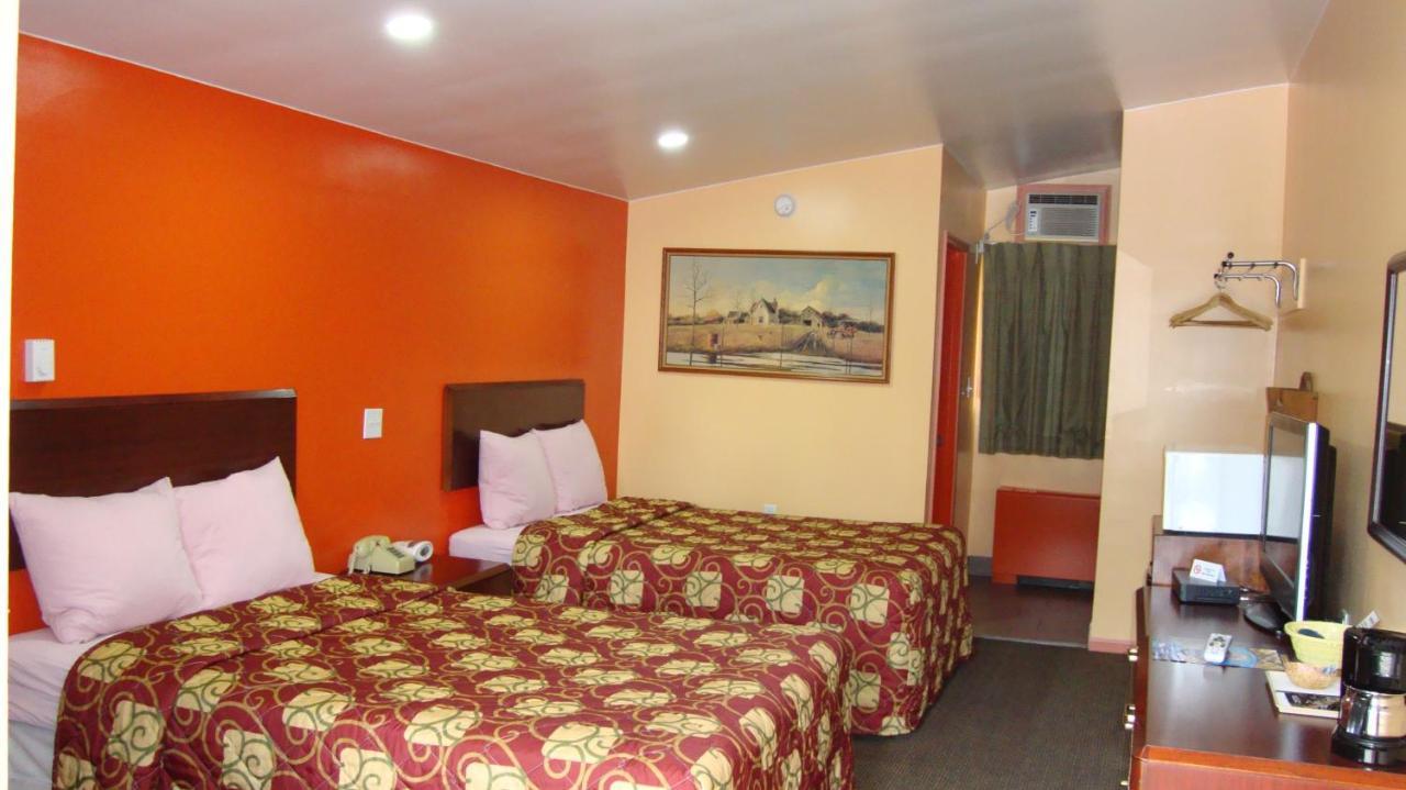 Pinconning Trail Inn Motel Bagian luar foto